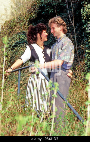 Markus Baron von und zu Aufseß mit Freundin Irene Stieber, Deutschland 1991. Markus Graf von und zu Aufsess mit seiner Freundin Irene Stieber, Deutschland 1991. Stockfoto