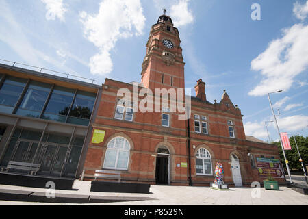 Ein hinters Licht Wild in der Kunst Skulptur in Sneinton Square, Nottingham Nottinghamshire England Großbritannien Stockfoto