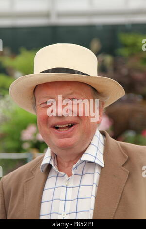 JOHN SERGEANT AN DER RHS Chelsea Flower Show Stockfoto