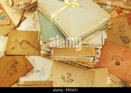 Heap der Alten Post Papier Buchstaben des ww2 und anderen des 20. Jahrhunderts Stockfoto