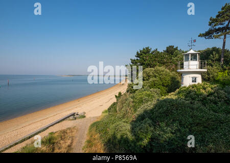 Die Beaulieu River Millennium Beacon auch als Lepe Leuchtturm mit Blick auf Lepe Strand im New Forest, Hampshire, UK Stockfoto