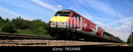 Virgin Trains 82 217, East Coast Main Line Railway, Peterborough, Cambridgeshire, England, Großbritannien Stockfoto