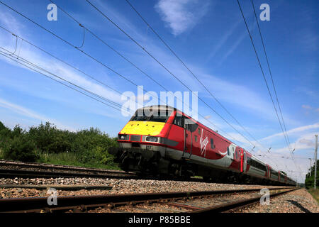 Virgin Trains 82 217, East Coast Main Line Railway, Peterborough, Cambridgeshire, England, Großbritannien Stockfoto