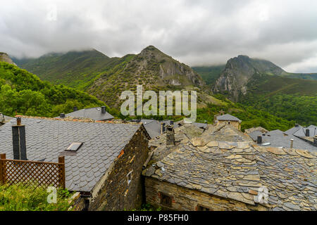 Das kleine Dorf Penalba de Santiago in Leon - Spanien Stockfoto