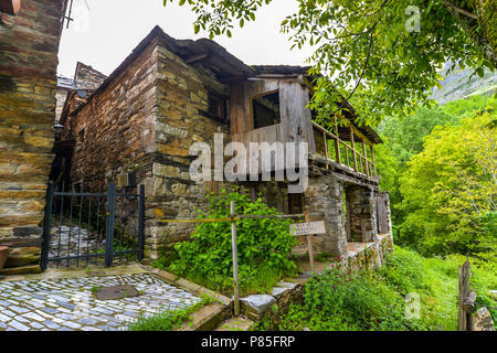 Das kleine Dorf Penalba de Santiago in Leon - Spanien Stockfoto