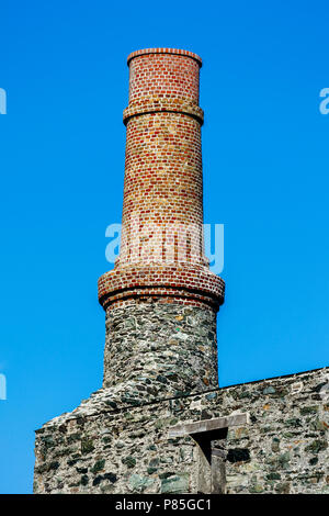 Allihes Kupfermine und Schornstein Beara Halbinsel County Cork Irland Stockfoto