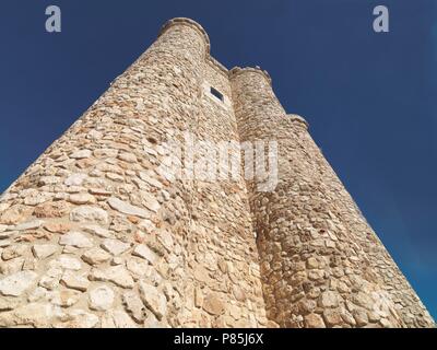 CASTILLO DE NÄHE DE SALVANES. FORTALEZA DE LA ORDEN MILITAR DE SANTIAGO. MADRID, ESPAÑA. Stockfoto