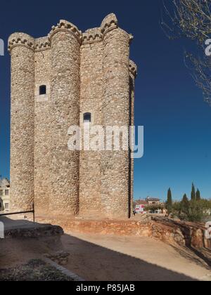 CASTILLO DE NÄHE DE SALVANES. FORTALEZA DE LA ORDEN MILITAR DE SANTIAGO. MADRID, ESPAÑA. Stockfoto