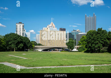 Point State Park und das Stadtbild in der Innenstadt von Pittsburgh Stockfoto