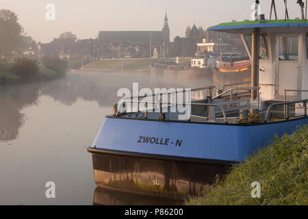 Bootje op de IJssel; Schiff auf der IJssel Stockfoto