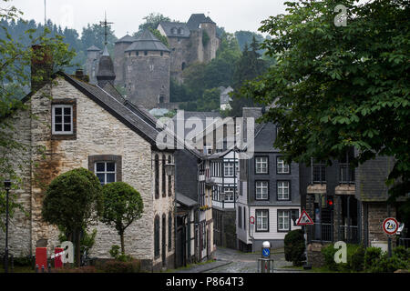 Monschau in der Eifel Region North West Deutschland nahe der Grenze zu Belgien. Juni 2018 Die Stadt liegt in den Hügeln der nördlichen Eifel, innerhalb Stockfoto