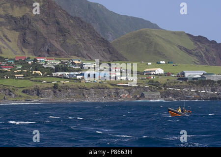 Tristan da Cunha gezien vanaf Zee; Tristan da Cunha vom Meer aus gesehen Stockfoto