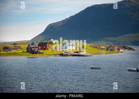 Norwegen traditionelle Häuser am Fjord, Scenic im Sommer Stockfoto