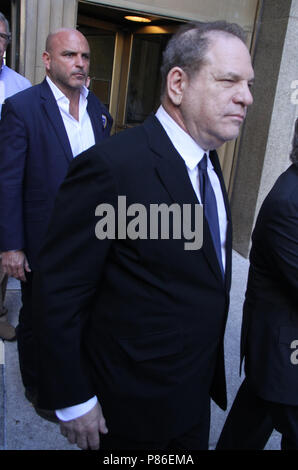 New York, NY, USA. 09 Juli, 2018. Harvey Weinstein verlassen Strafgerichtshof nach zusätzliche neue Anklage gegen ihn bei 100 Center St in New York eingereicht. Juli 09, 2018 Credit: Rw/Medien Punch/Alamy leben Nachrichten Stockfoto