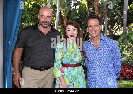 Newport Beach, Kalifornien, USA. 8. Juli 2018. Schauspieler Dominic Tempo, Dr. Samy Nguyen, und Musiker Eric Marienthal die Teilnahme an der 20. jährlichen Eric Marienthal und Freunde hohe Hoffnungen Benefizkonzert im Hyatt Regency Hotel in Newport Beach, Kalifornien am 8. Juli 2018 statt. Credit: Sheri Determan/Alamy leben Nachrichten Stockfoto