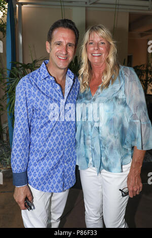Newport Beach, Kalifornien, USA. 8. Juli 2018. Eric Marienthal und Frau Lee Ann Marienthal die Teilnahme an der 20. jährlichen Eric Marienthal und Freunde hohe Hoffnungen Benefizkonzert im Hyatt Regency Hotel in Newport Beach, Kalifornien am 8. Juli 2018 statt. Credit: Sheri Determan/Alamy leben Nachrichten Stockfoto