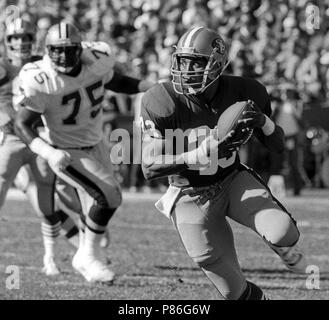 November 15, 1987 - San Francisco, Kalifornien, USA - San Francisco 49ers vs New Orleans Saints Candlestick Park Sonntag, 15. November 1987. Saints Beat 49ers 26-24. San Francisco 49ers Zurück Roger Craig (Credit Bild: © Al Golub über ZUMA Draht) Stockfoto