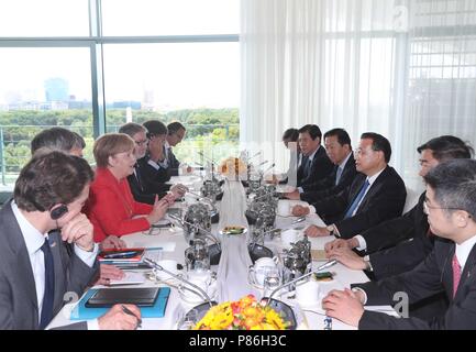 Berlin, Deutschland. 9. Juli 2018. Chinesische Ministerpräsident Li Keqiang Gespräche mit Bundeskanzlerin Angela Merkel in Berlin, Deutschland, 9. Juli 2018. Credit: Liu Weibing/Xinhua/Alamy leben Nachrichten Stockfoto