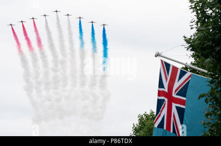 London, Großbritannien. 10. Juli 2018. Die Flypast auf der Mall, in London der RAF 100 Flypast am 10. Juli 2018. Foto von David Levenson Credit: David Levenson/Alamy leben Nachrichten Stockfoto