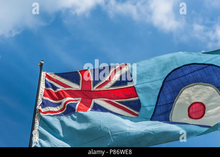 London, Großbritannien. 10. Juli 2018. Britische RAF fliegen in den Wind. Es ist die älteste unabhängige Kraft in der Welt Kennzeichnung es 100 im Jahr 2018. Credit: Ian Hubball/Alamy leben Nachrichten Stockfoto