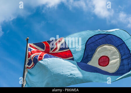 London, Großbritannien. 10. Juli 2018. Britische RAF fliegen in den Wind. Es ist die älteste unabhängige Kraft in der Welt Kennzeichnung es 100 im Jahr 2018. Credit: Ian Hubball/Alamy leben Nachrichten Stockfoto
