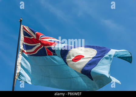 London, Großbritannien. 10. Juli 2018. Britische RAF fliegen in den Wind. Es ist die älteste unabhängige Kraft in der Welt Kennzeichnung es 100 im Jahr 2018. Credit: Ian Hubball/Alamy leben Nachrichten Stockfoto