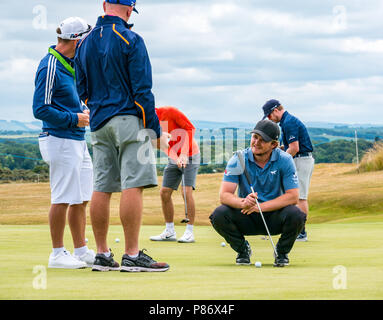 Gullane, Großbritannien. 10. Juli 2018. Aberdeen Standard Investitionen Scottish Open Golf Championship letzte Vorbereitungen, Gullane, East Lothian, Schottland, Vereinigtes Königreich, 10. Juli 2018. Die letzte Phase der Vorbereitungen für den 5. Europäischen Tour Rolex Serie im Gullane Golfkurs in der Vorbereitung für den Start der Open Championship vom 12. bis 15. Juli. Golfspieler Üben auf dem Putting Green. Englisch professionelle Golfspieler, EDDIE Pepperell Stockfoto