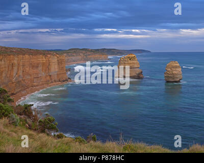 Atemberaubende Küste entlang der Great Ocean Road in Australien. Ein 243 Kilometer Strecke entlang der süd-östlichen Küste von Australien zwischen den Victor Stockfoto