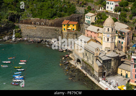 Kirche von Santa Margherita d'Antiochia, C. 1318. Einzigartig für seine Ostbalkon mit Eingangsbereich, es hat ein Hauptschiff und zwei Seitenschiffe, mit einem achteckigen Glockenturm risin Stockfoto