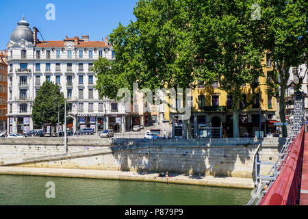 Saint-Vincent Gehweg überquert den Fluss Saone, Lyon, Frankreich Stockfoto