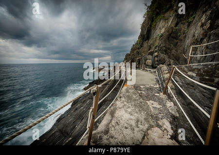 Riomaggiore ist ein Ort und eine Gemeinde in der Provinz La Spezia, in einem kleinen Tal in der Region Ligurien in Italien gelegen. Stockfoto