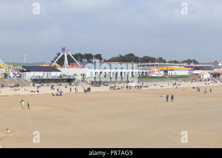 Porthcawl Vergnügungen, South Wales, UK. 14. April 2018. UK Wetter: Porthcawl Vergnügungspark Porthcawl Beach, South Wales an einem sonnigen Tag. Stockfoto