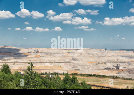 Blick auf den Tagebau Hambach mit Braunkohle zu graben. Stockfoto