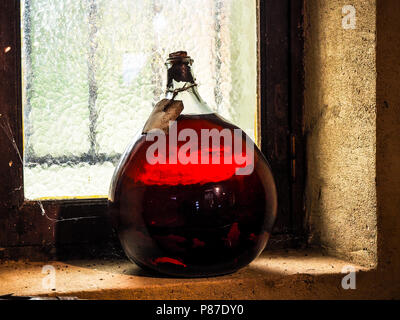 Alte Armagnac. Foto in der Nähe von Labastide d'Armagnac (Frankreich) im Jahr 2017 getroffen Stockfoto