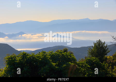 Kleine Inseln im Ionischen Meer in Lefkada, Griechenland Stockfoto