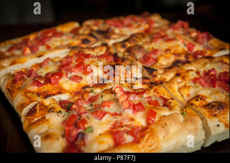 Lecker squared pizza al taglio Stockfoto