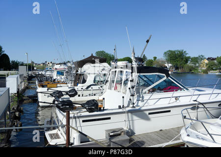 Lake Michigan Charter Angeln Boote bei zwei Flüssen, Wisconsin Stockfoto