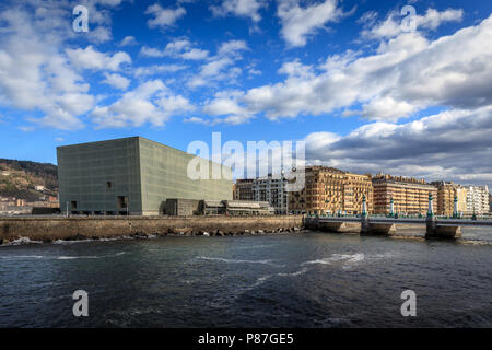 Das kursaal wurde 1999 von Rafael Moneo erstellt. Stockfoto