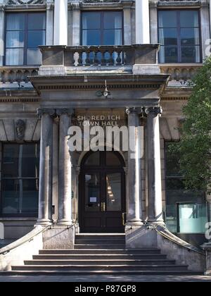 London, UK, 07. Juli 2018: Detailansicht der Eingang des Shoreditch Rathaus Stockfoto