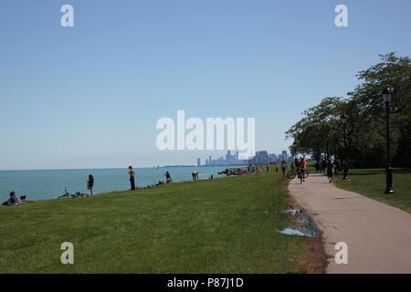 Northwestern University Park am See in Evanston, Illinois an einem schönen Sommertag. Stockfoto