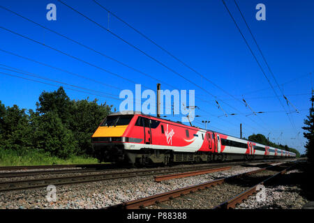 Virgin Trains 91117 West Reiten beschränkt, East Coast Main Line Railway, Peterborough, Cambridgeshire, England, Großbritannien Stockfoto