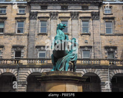 Statue von Alexander dem Großen und seinem Pferd Bucephalus, im Jahre 1884 von dem Bildhauer John Edelstahl in Edinburgh, UK Stockfoto