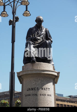 GLASGOW, UK - ca. Juni 2018: James Watt Statue auf dem George Square Stockfoto