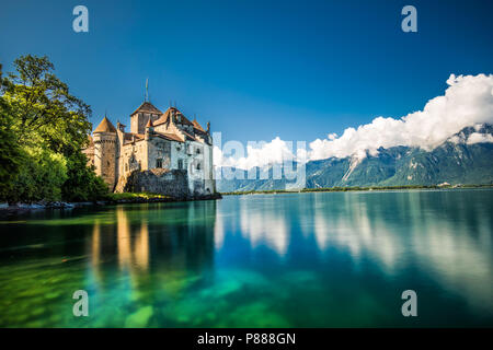 Berühmte Schloss Chillon am Genfer See in der Nähe von Montreux, Schweiz, Europa Stockfoto