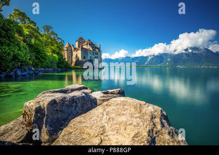 Speicherkraftwerke Veytaux, Schweiz - 1. Juni 2018 - berühmte Schloss Chillon am Genfer See in der Nähe von Montreux, Schweiz, Europa. Stockfoto