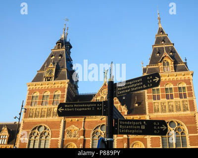 Rijksmuseum im Gouden ochtendlicht; Rijksmuseum im goldenen Morgenlicht. Stockfoto