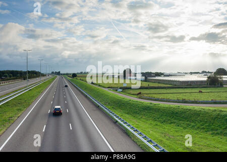 Hohe Betrachtungswinkel und der Autobahn A4 in der Nähe von Starrevaart Stockfoto