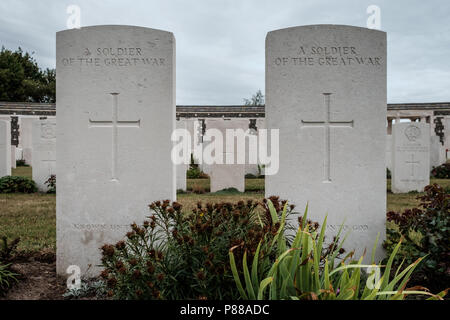 Gräber auf dem Commonwealth Soldatenfriedhof Tyne Cot Stockfoto