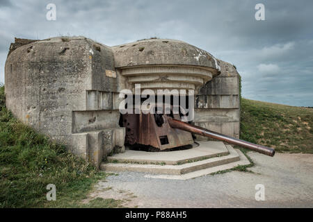 Weltkrieg II gun Batterie Longues-sur-Mer, am Sonntag, den 20. August 2017, Normandie, Frankreich. Stockfoto