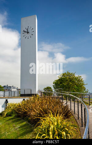 Großbritannien, Nordirland, Co Antrim, Antrim, Marine Gärten, Clock Tower Stockfoto